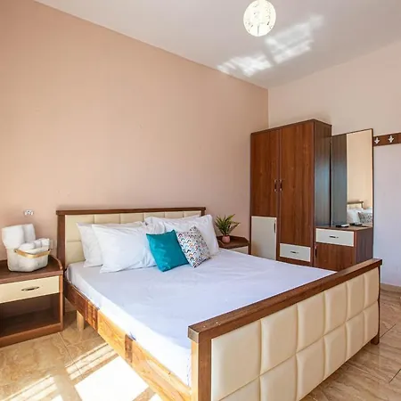Radhima Res 112 - Double Room, Sea View * Vlorë