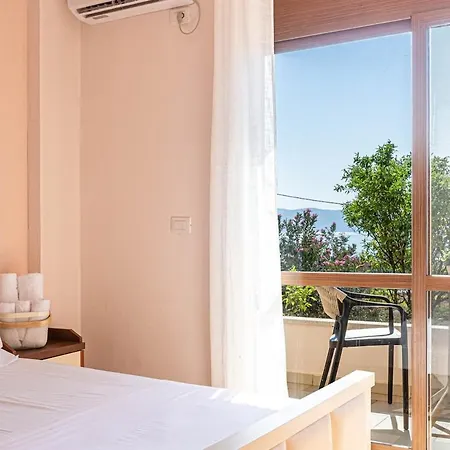 Radhima Res 112 - Double Room, Sea View Vlorë